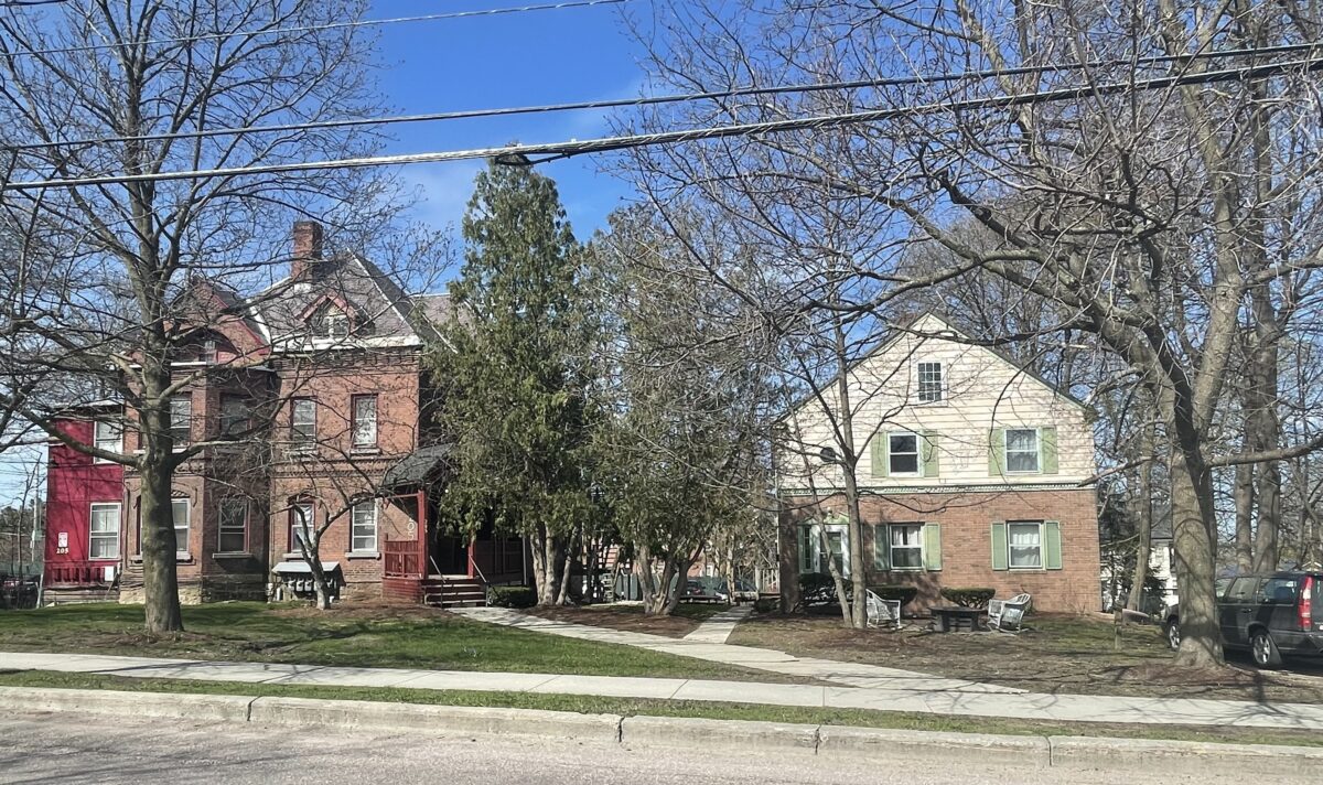 Street view of a 12 unit apartment property in Burlington that was sold by Donahue and Associates.